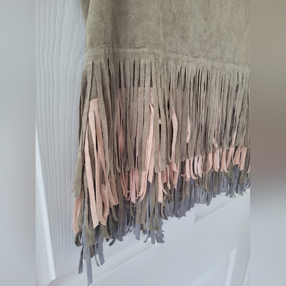 Vegan Suede Fringe Blouse - Picture 5 of 6
